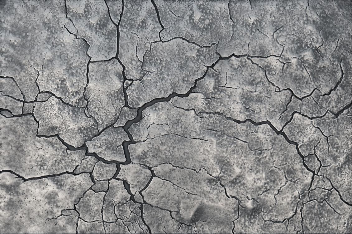Обои почва, монохромный, засуха, стена, рок в разрешении 2794x1854