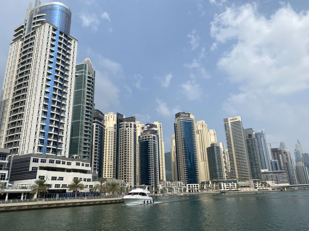 Обои Дубай, башня, дневное время, город, свойство в разрешении 2048x1536