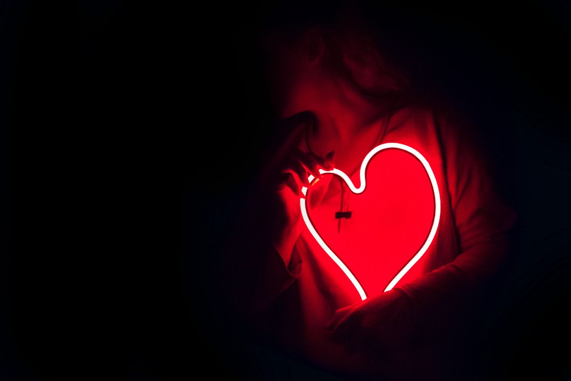Обои сердце, красный цвет, любовь, свет, орган в разрешении 4272x2848
