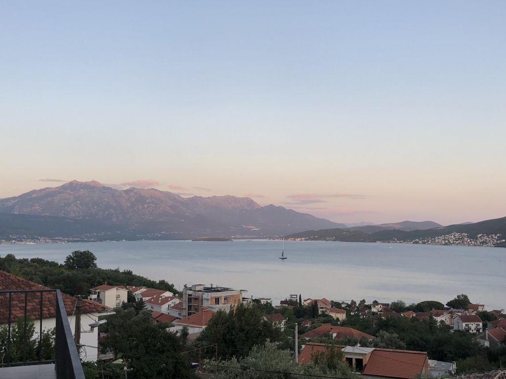 Обои горный рельеф, нагорье, холм, горизонт, Банк в разрешении 2048x1536