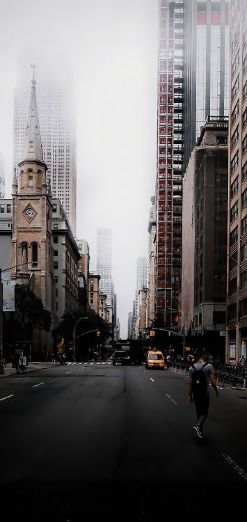 Обои здание, небоскреб, дневное время, легковые автомобили, башня в разрешении 1422x3000