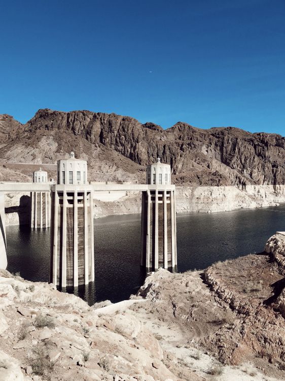 Обои плотина Гувера, вода, средняя высота, водоем, горный рельеф в разрешении 2847x3796
