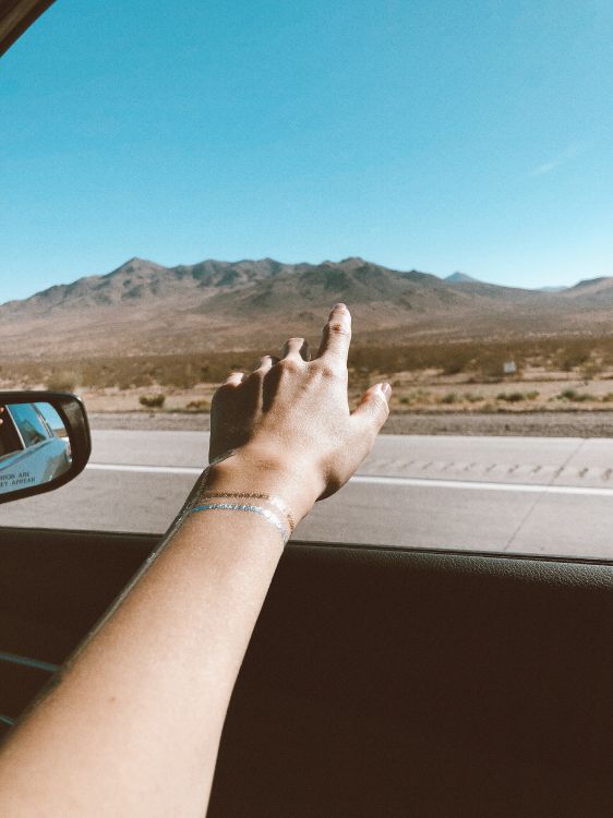 Обои десерт, автомобильное зеркало, палец, горный рельеф, наручные в разрешении 3025x4032