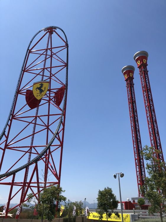 Обои горки, колесо обозрения, инфраструктура, красный цвет, линия в разрешении 1536x2048