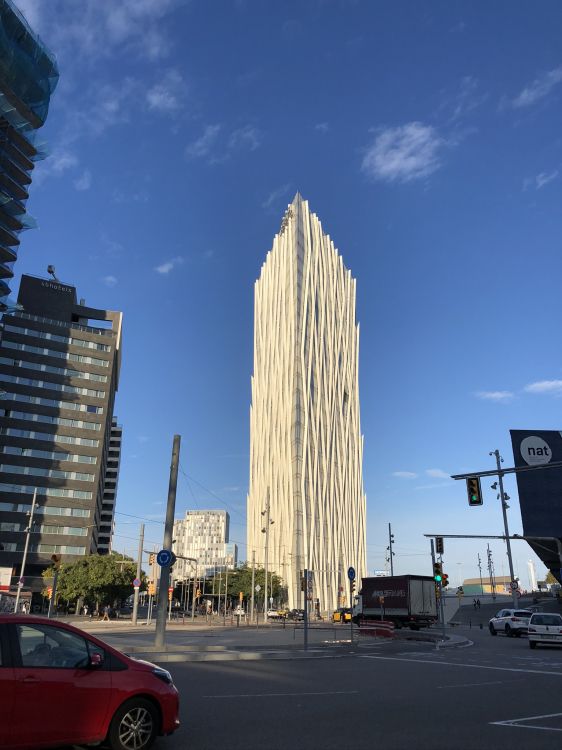 Обои Барселона, небоскреб, башня, инфраструктура, соседство в разрешении 1536x2048