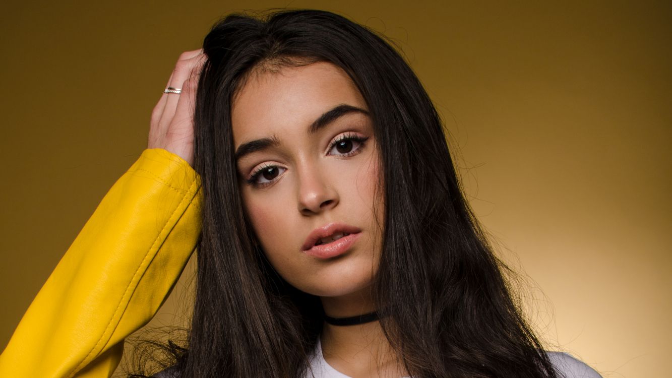 Обои красота, волосы, лицо, бровь, прическа в разрешении 3264x1836