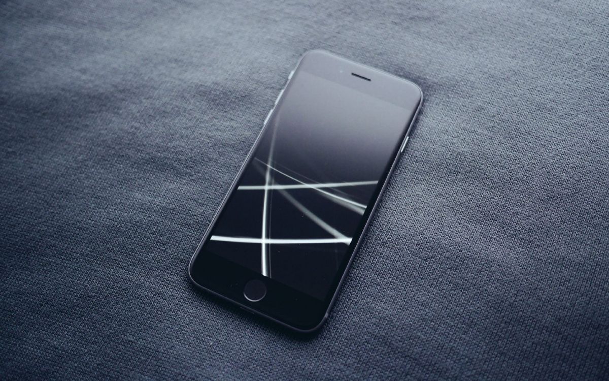 Обои смартфон, apple, гаджет, коммуникационное устройство, портативное устройство коммуникации в разрешении 3840x2400