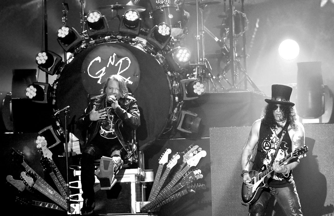 Обои Not in This Lifetime Tour, Guns N Roses, музыкант, черный, монохромный в разрешении 2880x1860