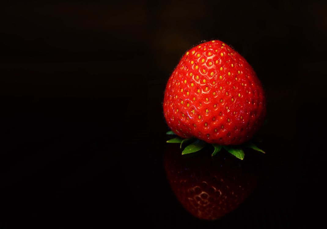 Обои клубника, фрукты, ягоды, красный цвет, растение в разрешении 4844x3395