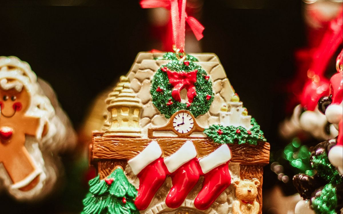 Обои Рождественский день, Рождественские украшения, Новый год, рождественский орнамент, Рождество в разрешении 2560x1600