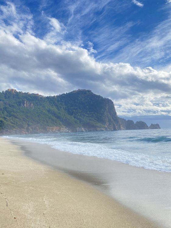 Обои Клеопатра Бич, Пещеры Дамлаташ, облако, вода, гора в разрешении 1536x2048