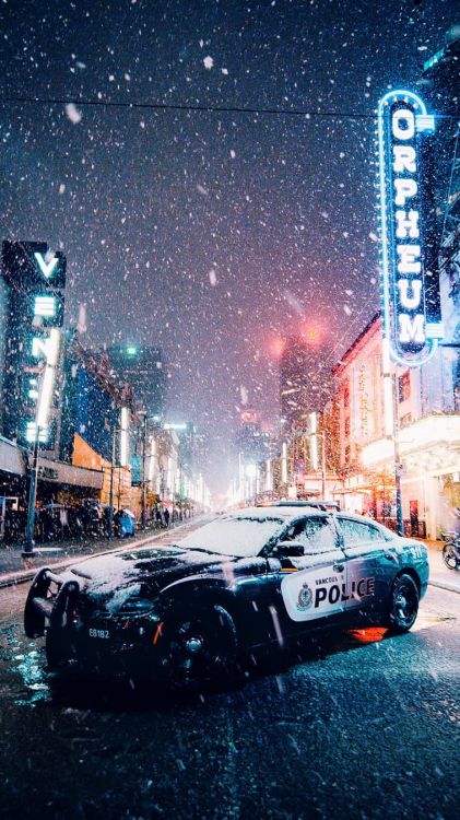 Обои городской пейзаж, легковые автомобили, Форд Мустанг, шина, колесо в разрешении 759x1350