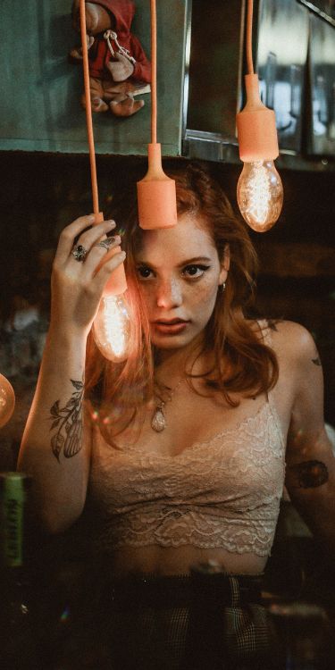 Обои леди, кулон свет, губа, прическа, бровь в разрешении 2000x4000