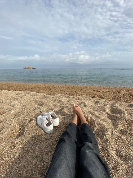 Обои море, туризм, человек, облако, человеческая нога в разрешении 1536x2048