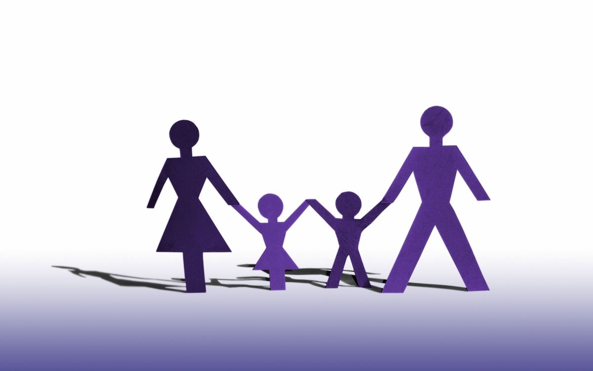 Обои семья, держась за руки, дружба, счастье, отец в разрешении 2880x1800