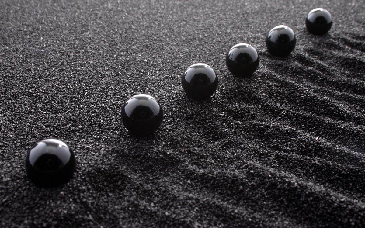 Обои асфальт, серый цвет, древесина, мяч, дорожное покрытие в разрешении 2560x1600