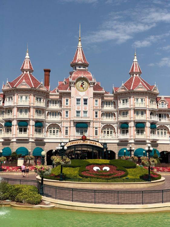 Обои Диснейленд Резорт Париж Отель, ориентир, фасад, шпиль, флерон в разрешении 3024x4032