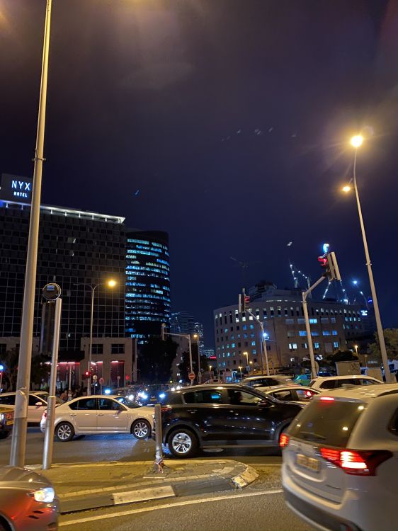 Обои освещение, автомобильное освещение, уличный фонарь, автомобильный стояночный свет, Король в разрешении 1536x2048