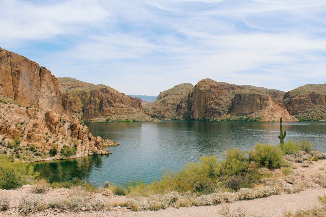 Обои природный заповедник, озеро, водохранилище, гидроресурсы, каровое озеро в разрешении 2592x1728