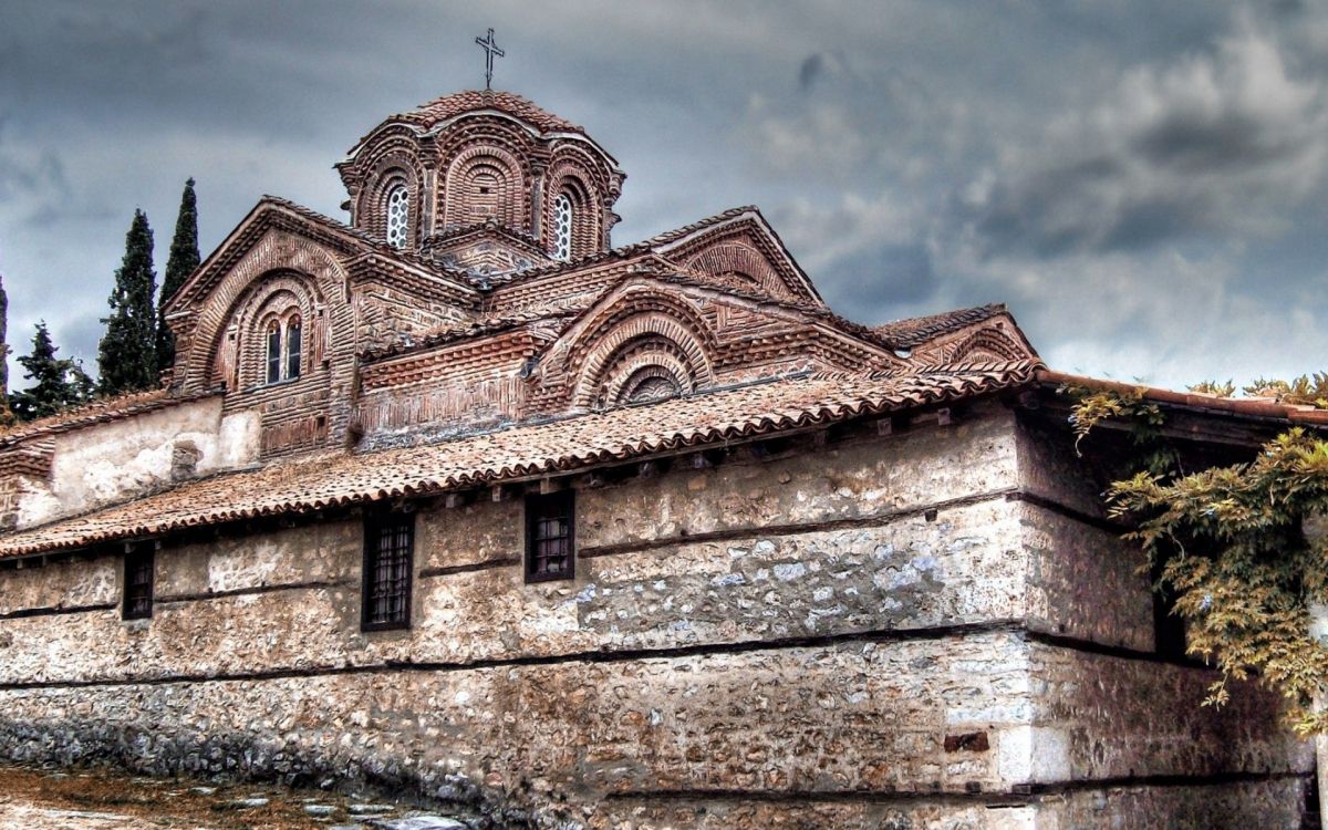 Обои облако, окно, кирпичная кладка, кирпич, фасад в разрешении 1920x1200