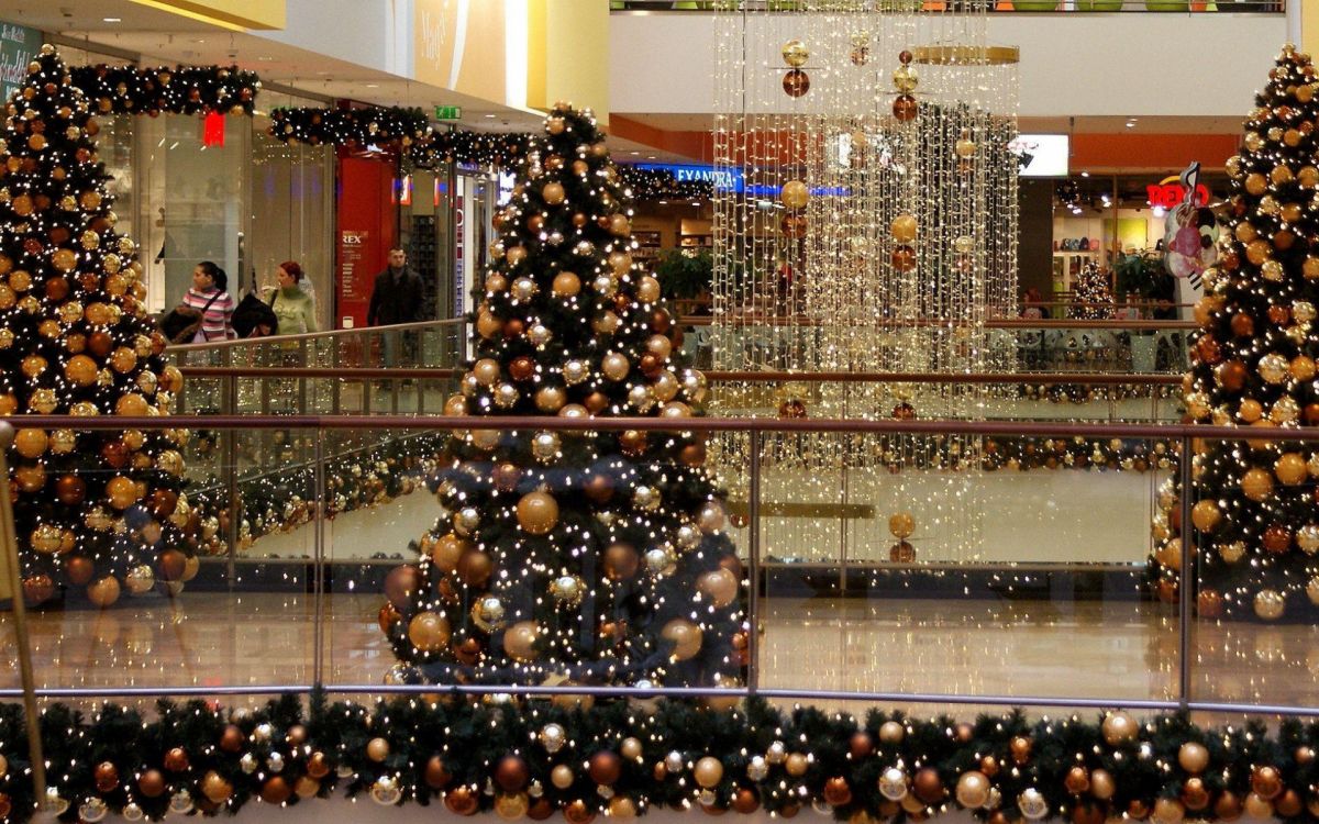 Обои Рождественские украшения, елка, новогодняя елка, искусственную елку, Новогодние украшения в разрешении 1920x1200