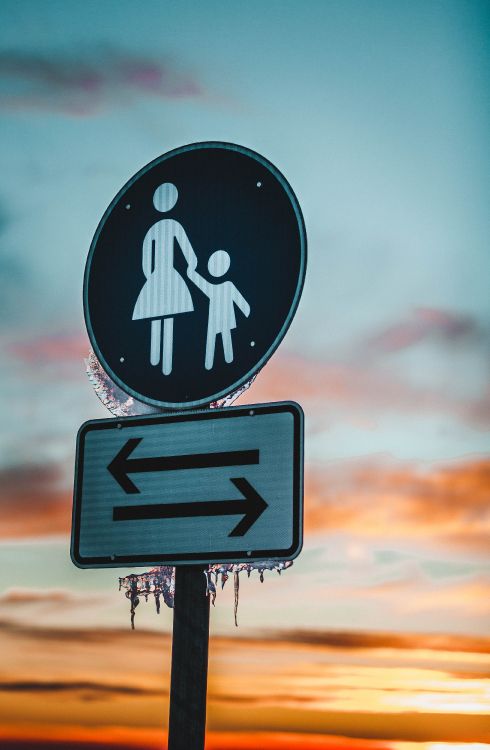 Обои небо, дорога, дорожный знак, пейзаж, символ в разрешении 3110x4755