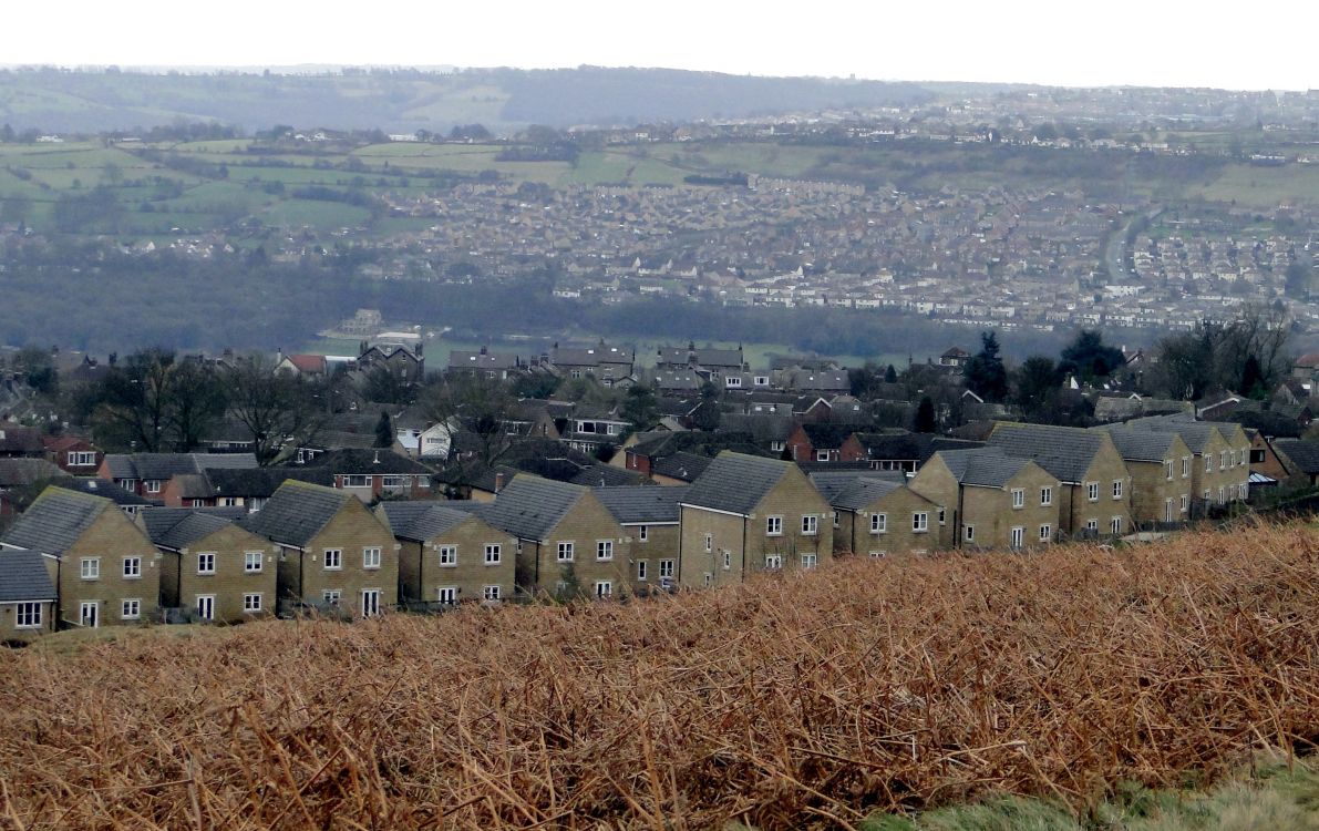 Обои пейзаж, сельский район, холм, жилой район, деревня в разрешении 3156x1986