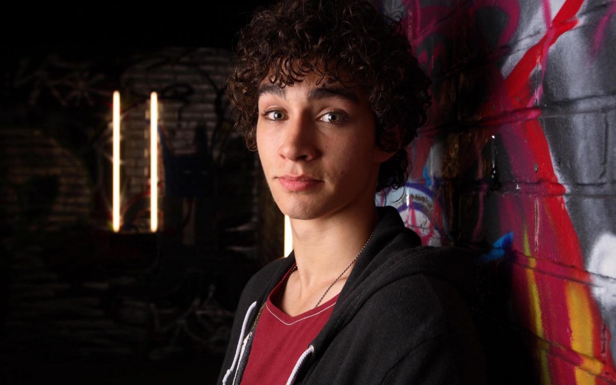 Обои ночь, забава, сцена, мужской, человек в разрешении 2560x1600