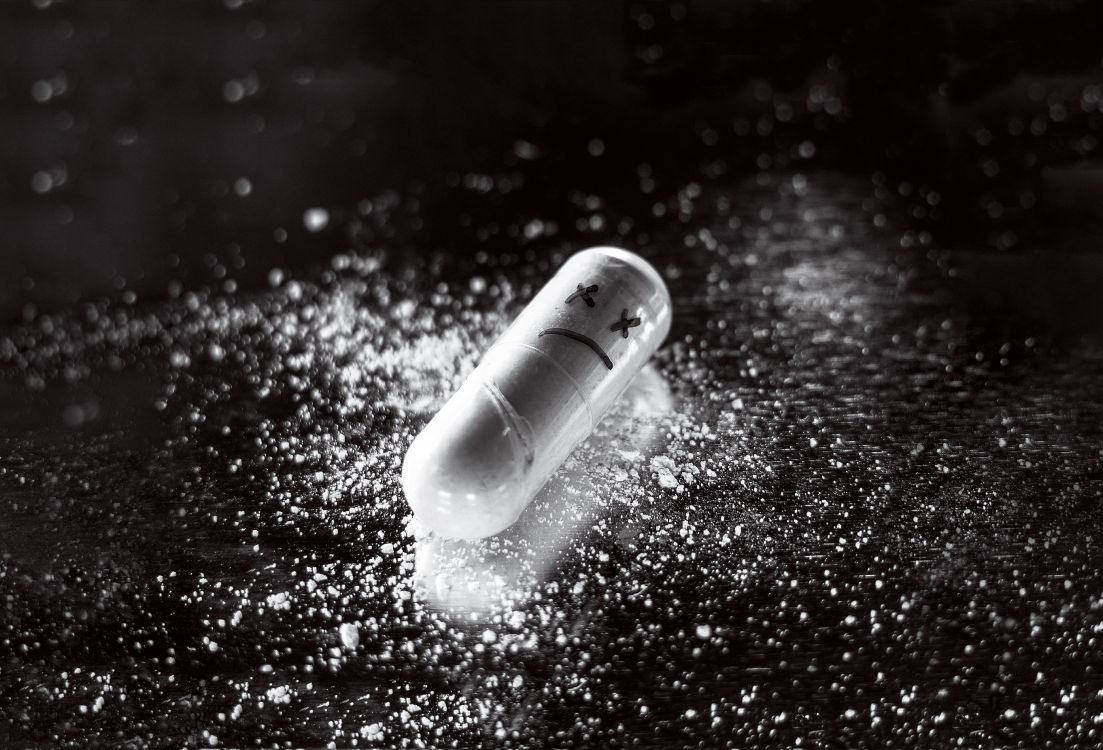 Обои монохромный, вода, космос, темнота, лекарство в разрешении 5000x3398