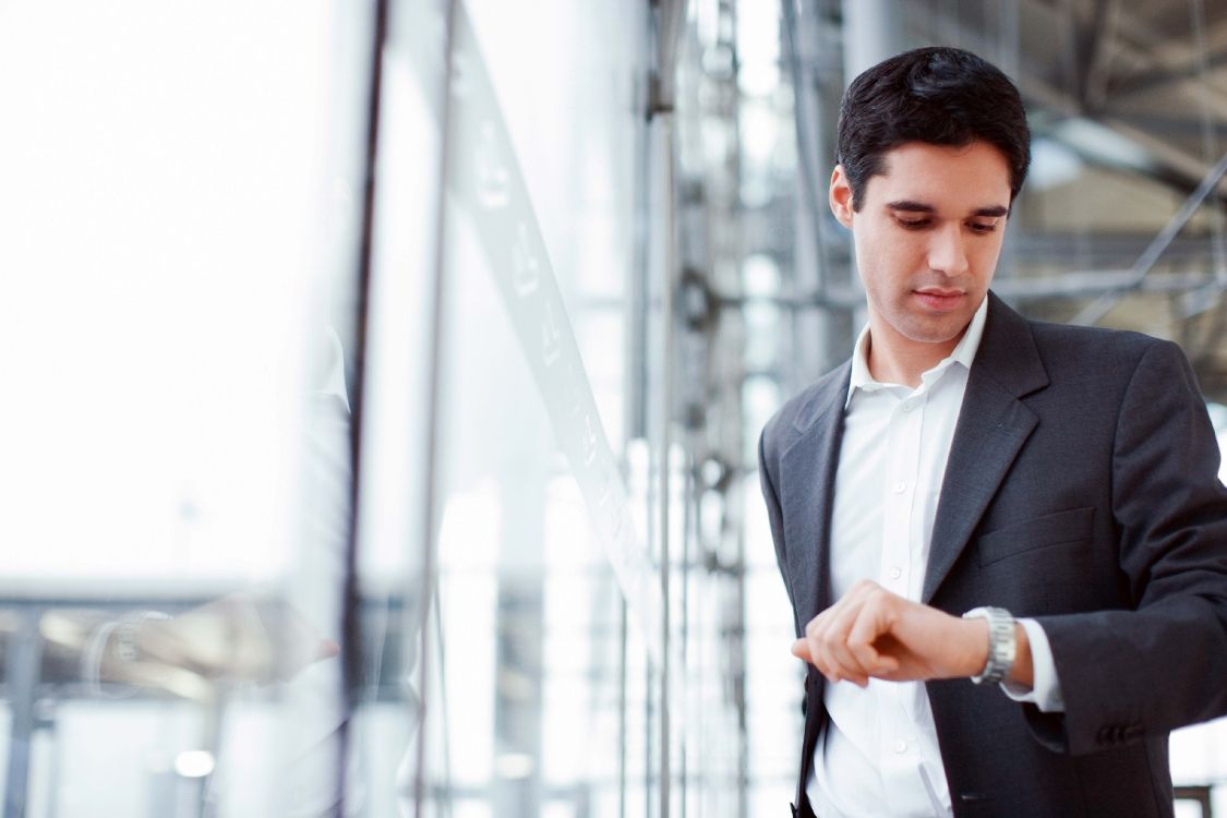 Обои умные часы, часы, блейзер, официальная одежда, верхняя одежда в разрешении 3780x2520