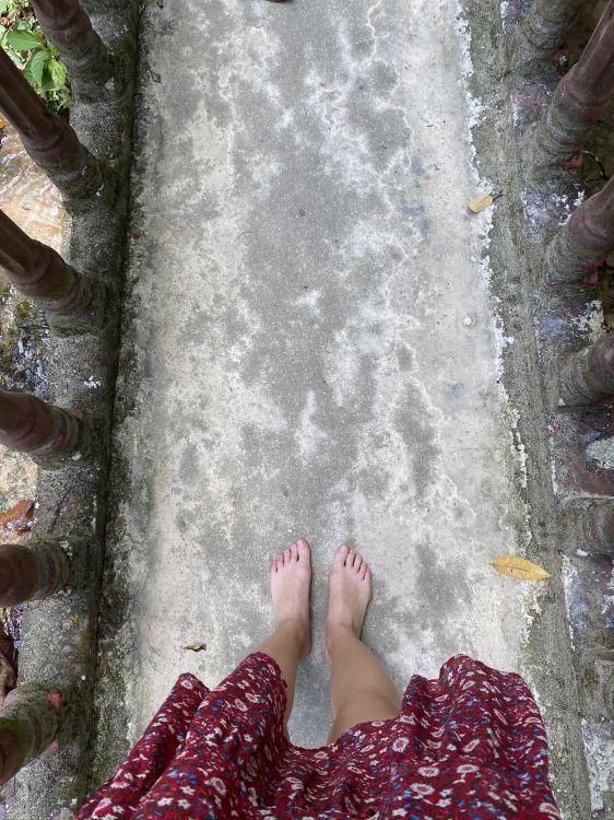 Обои девушка, вода, Босоногий, человеческая нога, Люди в природе в разрешении 1536x2048