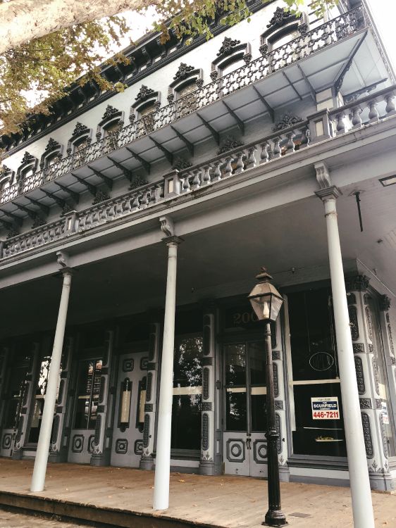 Обои фасад, архитектура, ориентир, столбец, железо в разрешении 3024x4032