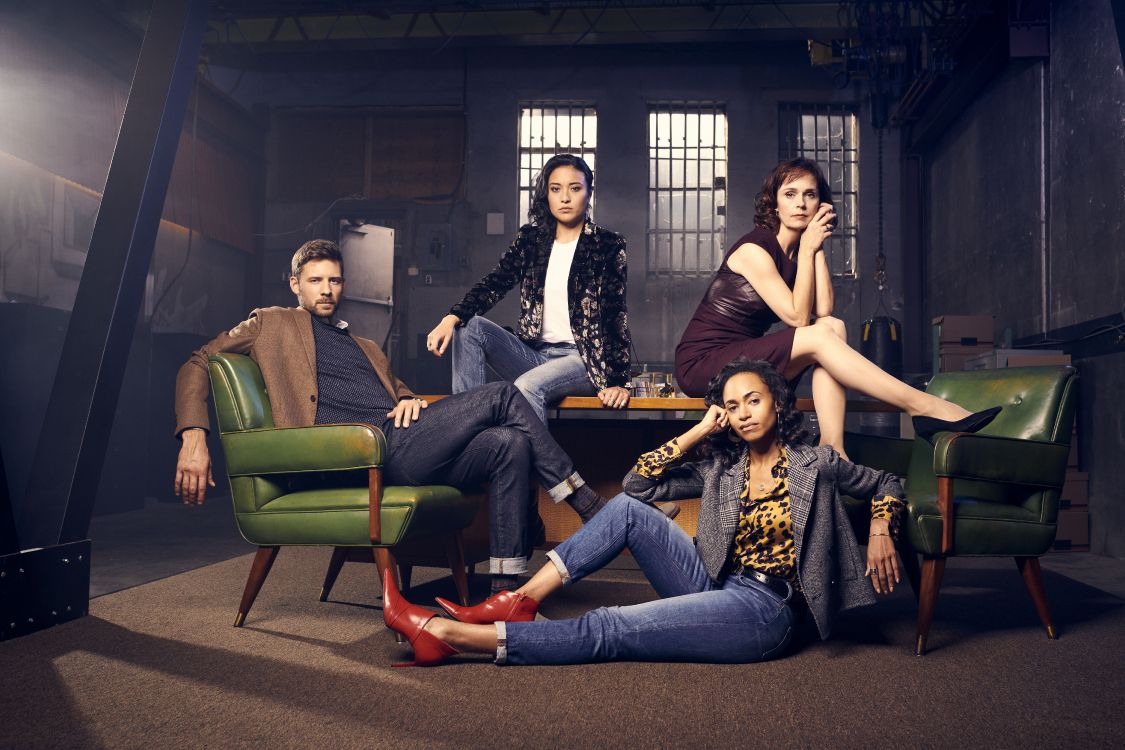 Обои улица правовые ПГС 2019, Стив Ланд, сидящий, Ивонн Чапман, канадская вещательная корпорация в разрешении 8256x5504