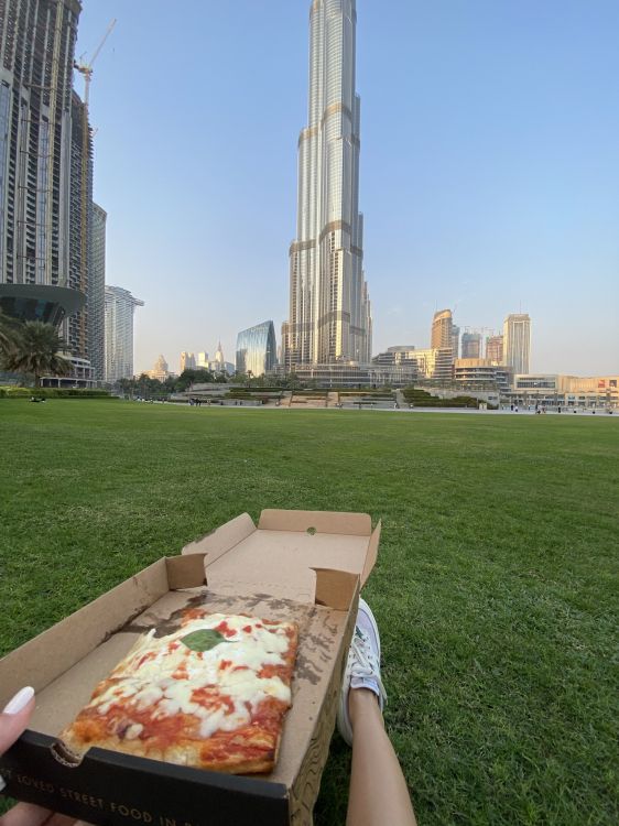 Обои Дубай, Бурдж Халифа, городской район, небоскреб, дневное время в разрешении 1536x2048