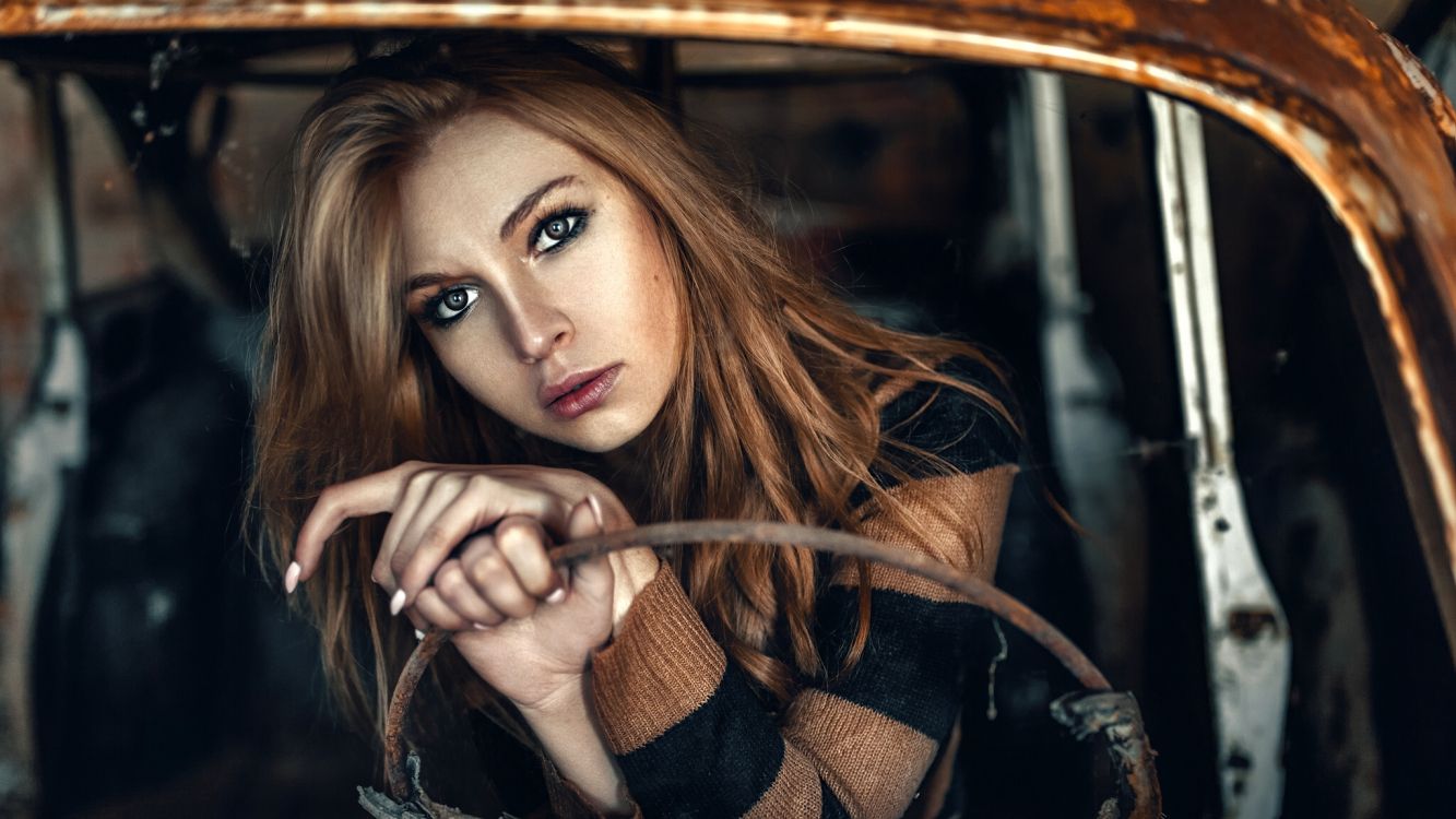 Обои красота, каштановые волосы, длинные волосы, портрет, девушка в разрешении 2048x1152