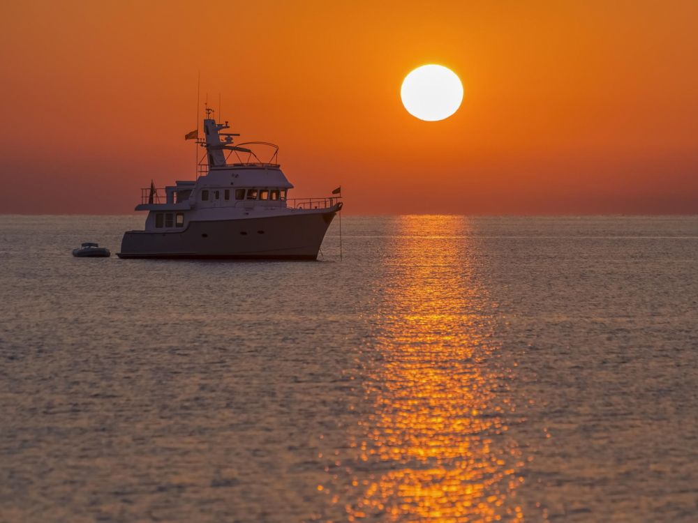 Обои корабль, море, горизонт, закат, восход солнца в разрешении 2048x1536