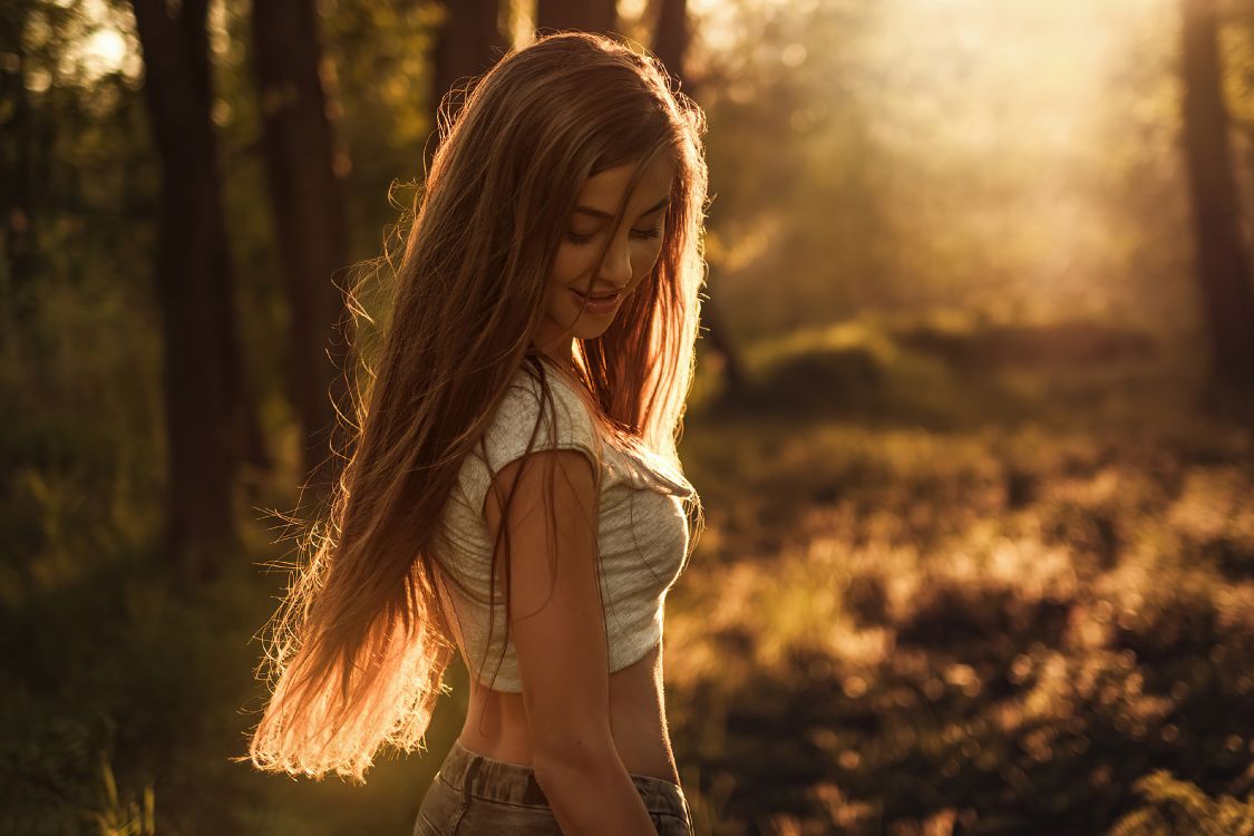 Обои открытый рот марлен вальдеррама альварц, волосы, каштановые волосы, атмосфера, растение в разрешении 3840x2559