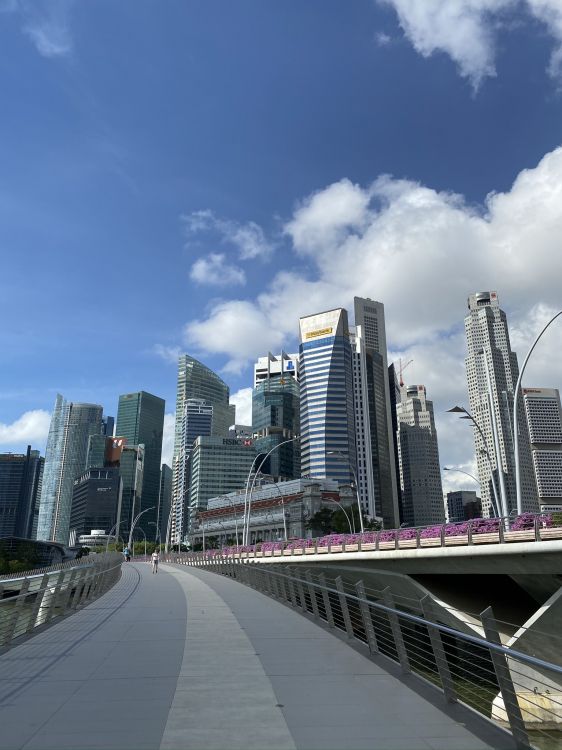 Обои башня, дневное время, город, метрополия, городской район в разрешении 1536x2048