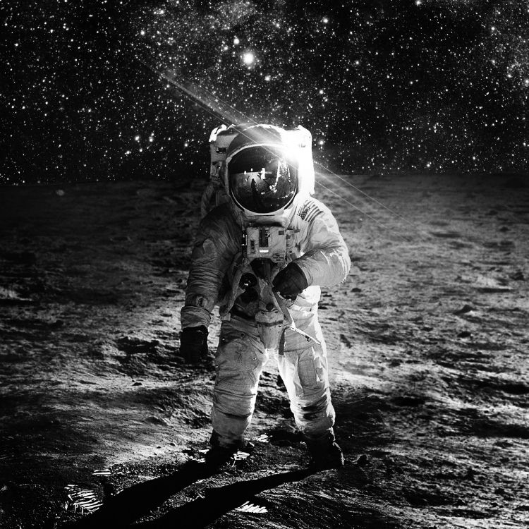 Обои астронавт, космическое пространство, вода, космос, астрономический объект в разрешении 2732x2732