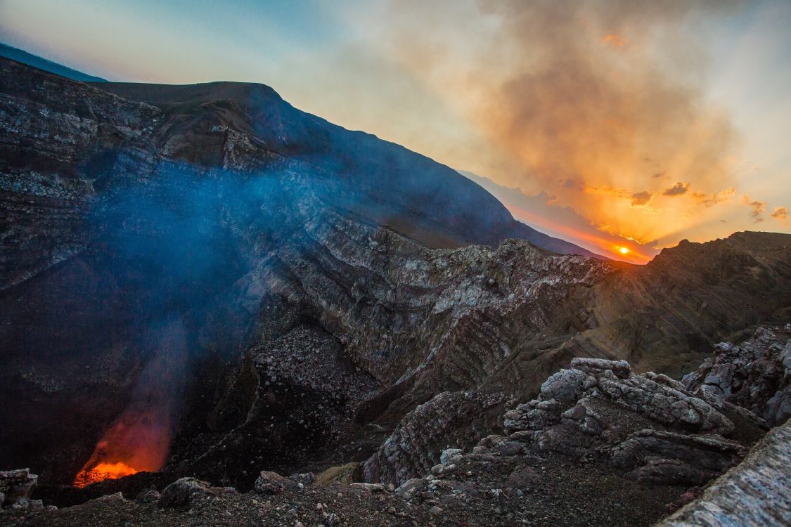 Обои вулкан масая, вулкан, гора, вулканического рельефа, вентиляционные щели в разрешении 3522x2348