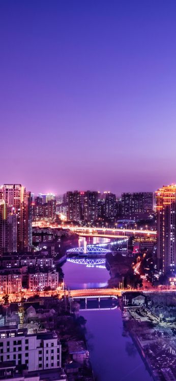 Обои городской пейзаж, здание, небоскреб, пурпур, сумрак в разрешении 1080x2340