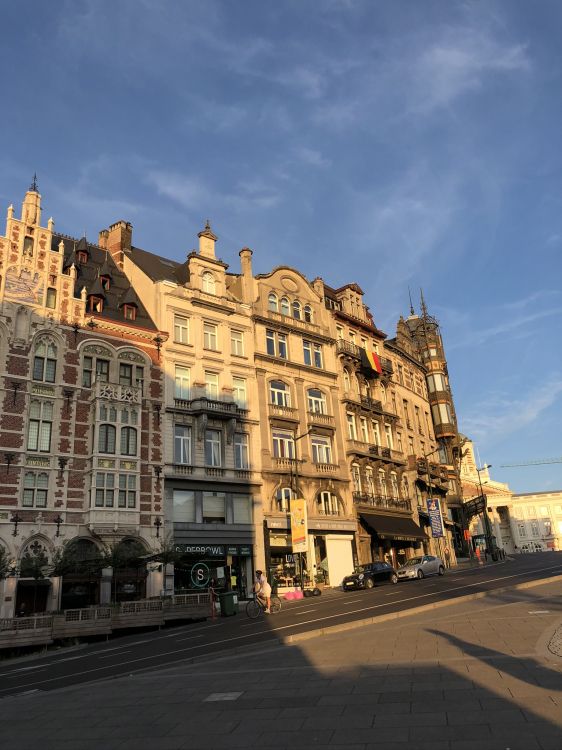 Обои окно, городок, соседство, здание, фасад в разрешении 1536x2048