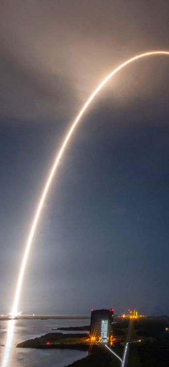 Обои SpaceX, космический экипаж-1, низкая земная орбита, экипаж дракона демо-2, Международная космическая станция в разрешении 1284x2778