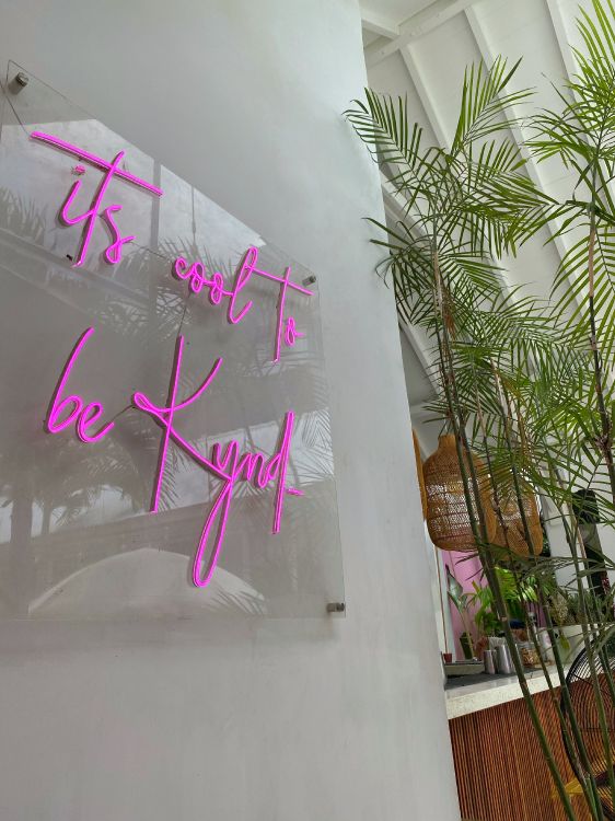 Обои стена, дизайн, пурпурный цвет, розовый, пурпур в разрешении 3024x4032