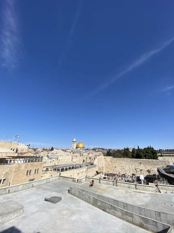 Обои археологический памятник, водоем, зима, горный рельеф, дорога в разрешении 1536x2048