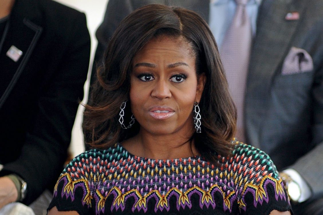 Обои Мишель Обама, прическа, длинные волосы, президент Соединенных Штатов, писатель в разрешении 1920x1276