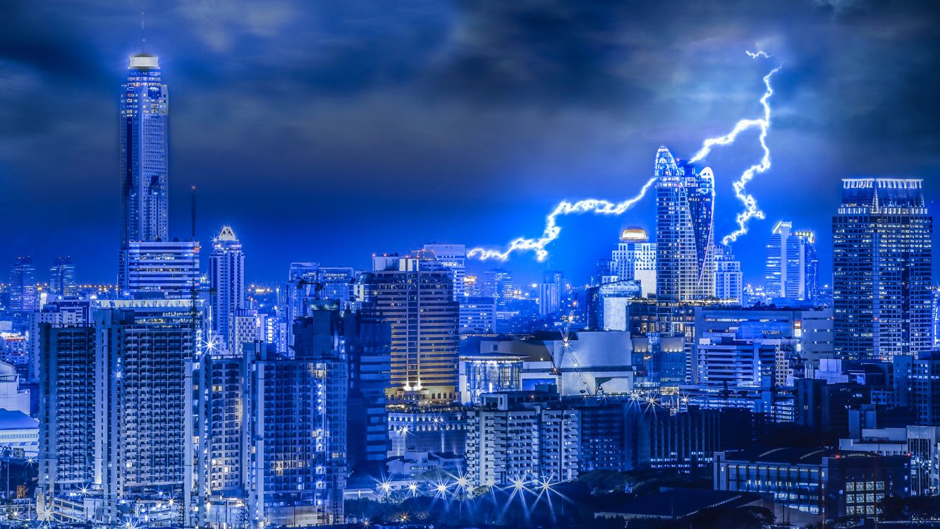 Обои удар молнии, молния, городской пейзаж, город, метрополия в разрешении 2560x1440