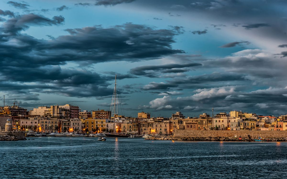 Обои Трани, море, облако, город, Пирс в разрешении 2880x1800