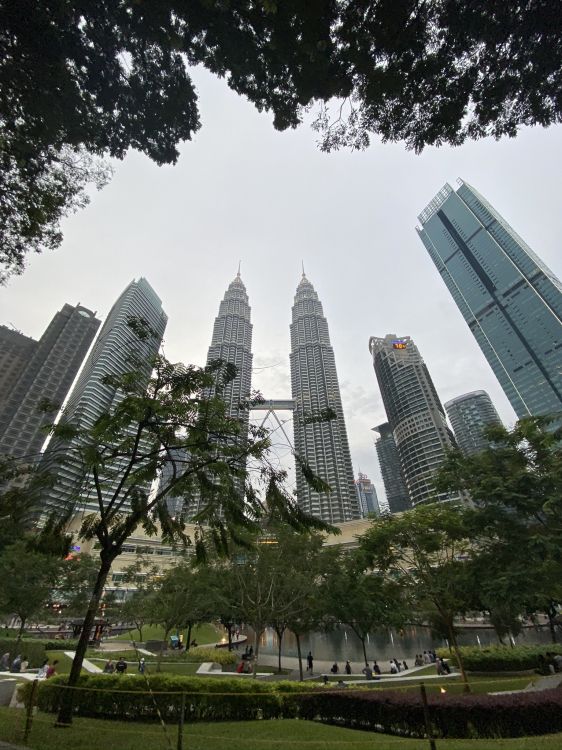 Обои башни петронас, Куала Лумпур, Малайзия, башни-близнецы Петронас, башня в разрешении 1536x2048