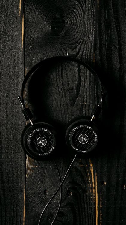 Обои наушники, висгун - социальная сеть, Тикток, автомобильные шины, ткань в разрешении 1080x1920